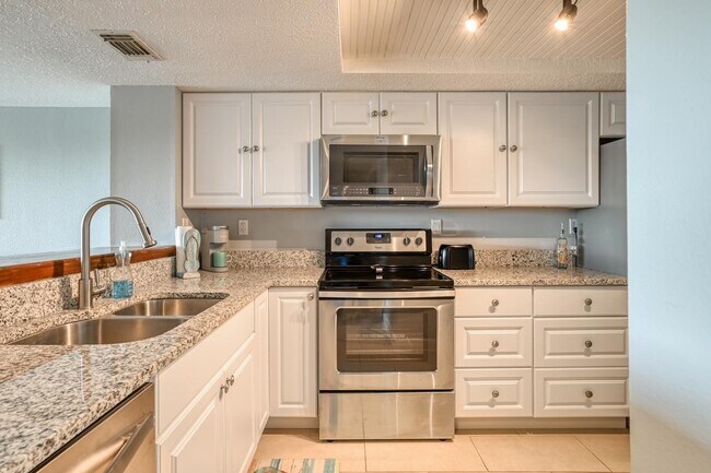 Building Photo - 120 Sunset Harbor Way