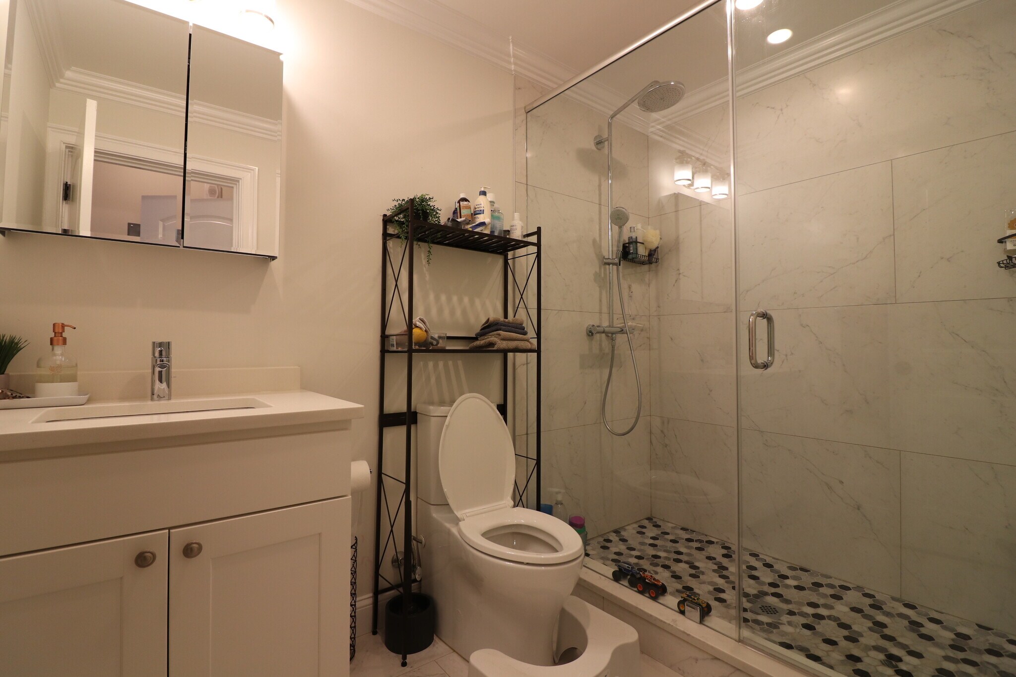 Building Photo - 17 Walk Hill St