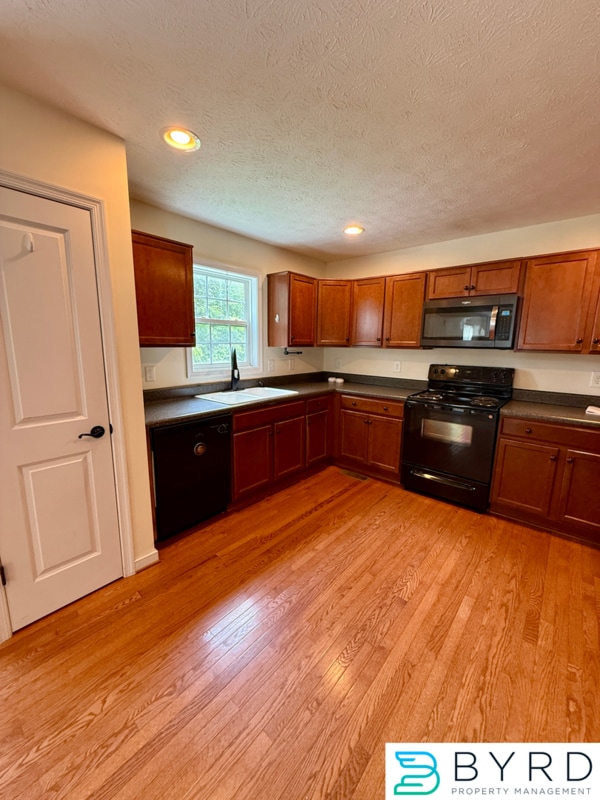 Building Photo - 1013 Sycamore Crest Dr