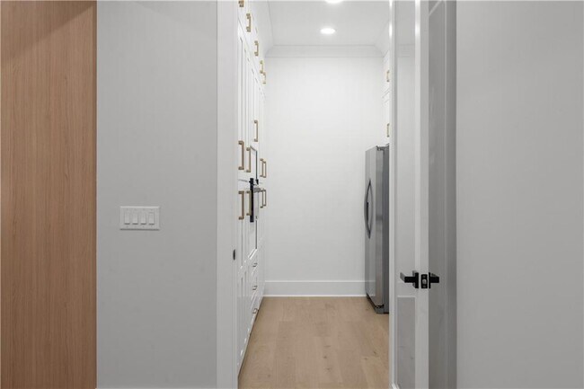 Building Photo - 407 Buford