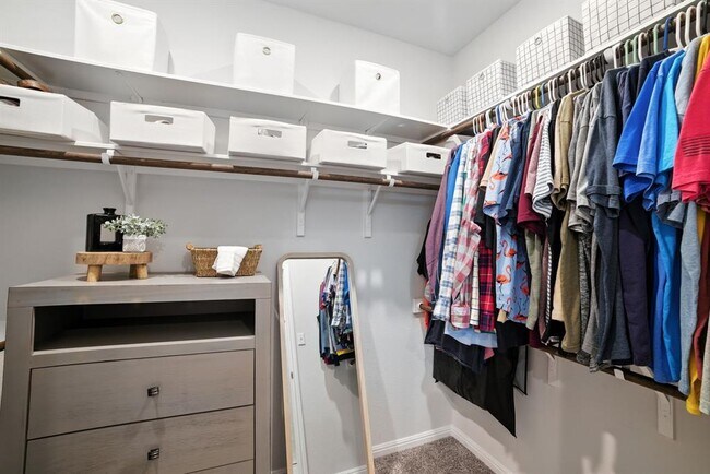 Building Photo - 324 Mountain Valley St