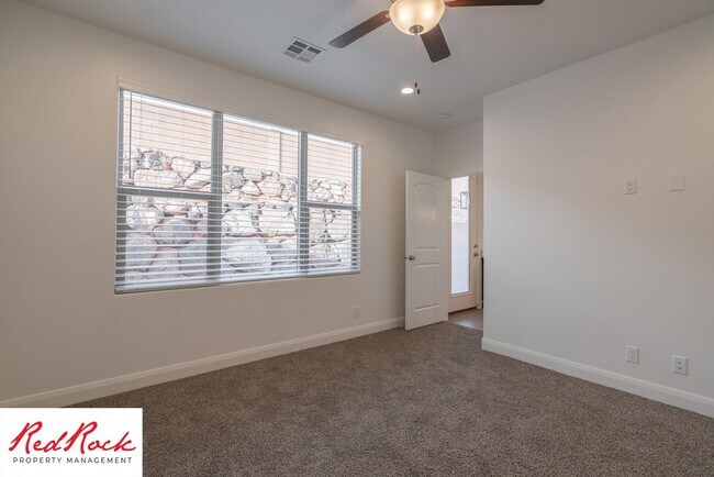 Building Photo - St. George 3 Bedroom Single-Level Home–$30...