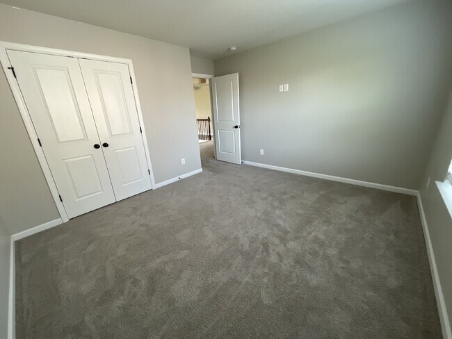 Building Photo - "Charming 4-Bed High Point Home with Granite Elegance & Cozy Fireplace!"