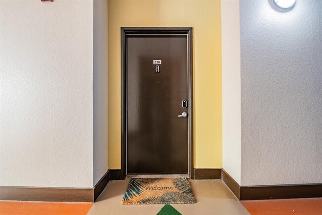 Building Photo - 2410 W Azeele St