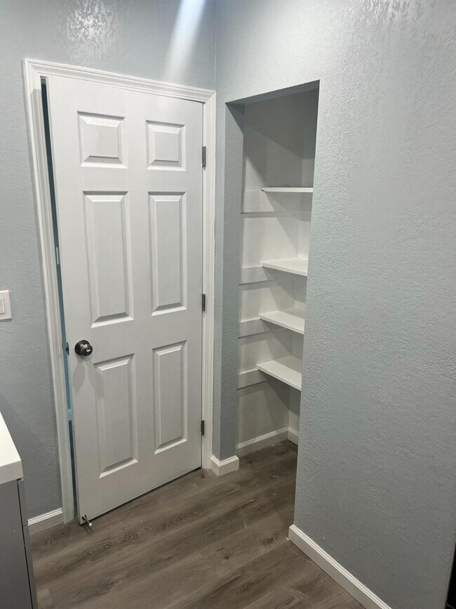 Building Photo - 392 N Ferger Ave