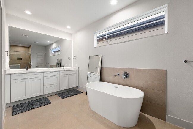 Building Photo - 5722 Rucio Ln