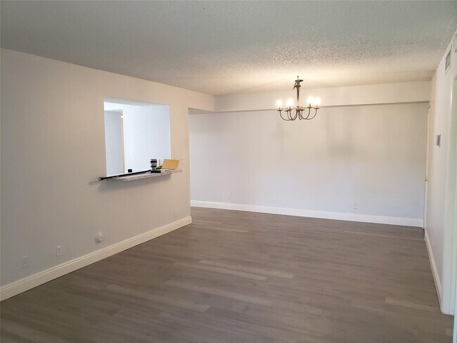 Building Photo - 12252 Royal Palm Blvd