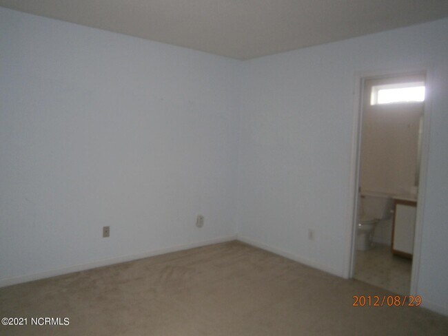 Building Photo - 405 Winners Cir S