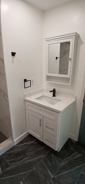 Building Photo - 657 Carefree Dr