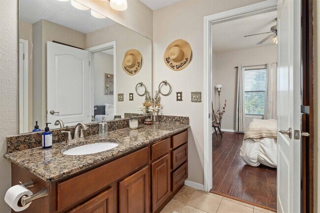 Building Photo - 6000-9 Shepherd Mountain Cove