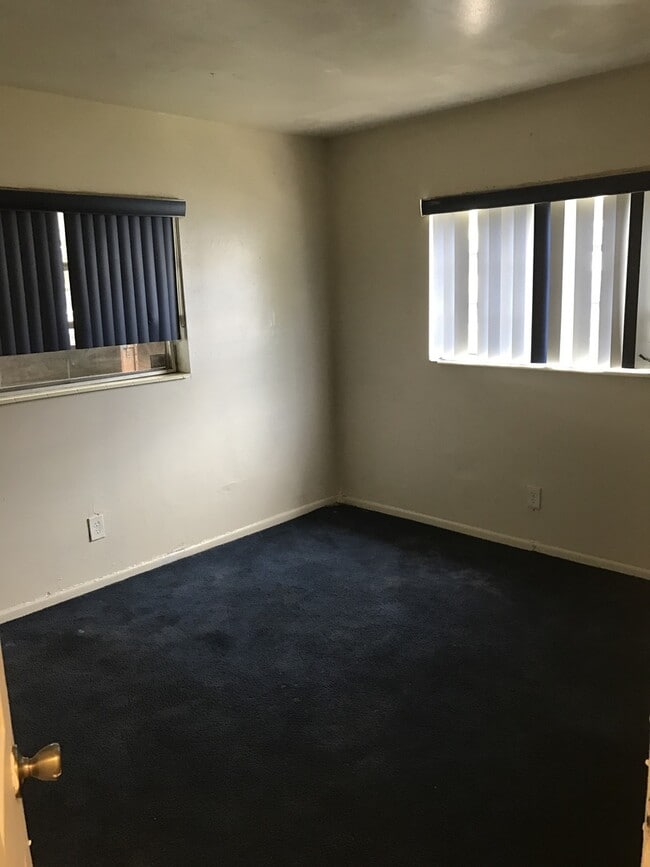 Building Photo - Nice 3-1 with central air