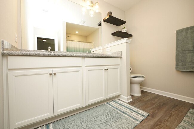 Building Photo - Central Freeport Location with Community Pool