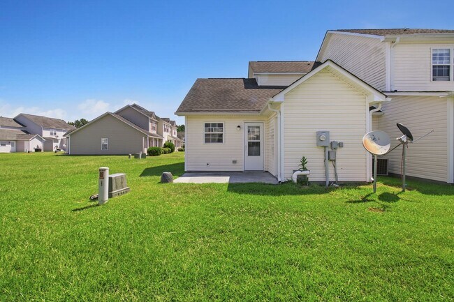 Building Photo - 3 Bedroom, 3 Bathroom Townhome in Carolina Forest!