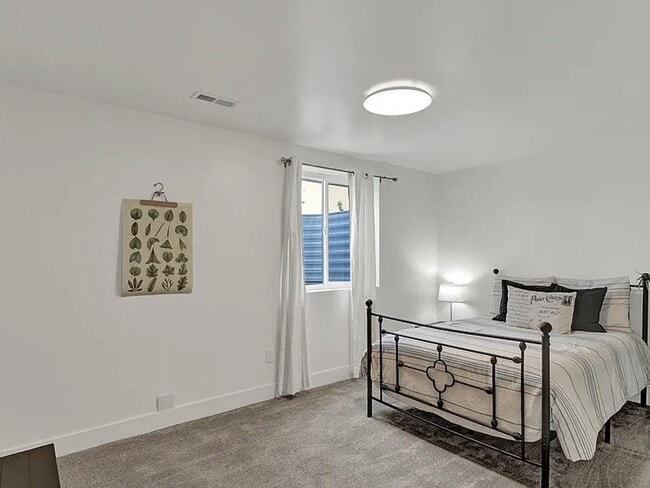 Building Photo - 15692 Paiute Cir