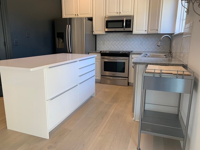 Building Photo - Renovated 5 Bedroom Home w/ 2 Car Garage and Fenced Backyard