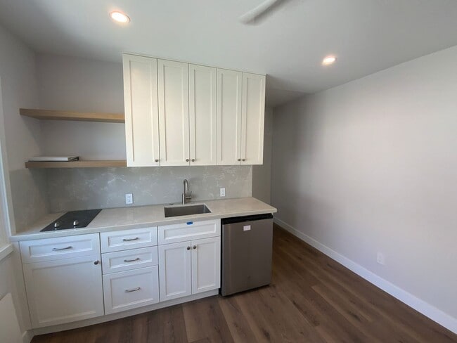 Building Photo - Adorable fully remodeled home on Ruhland with large yard