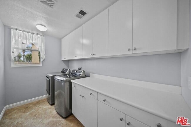 Building Photo - 28760 Bridger Ct