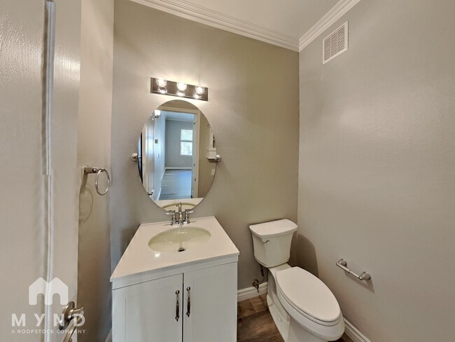 Building Photo - 900 Domnus Ln