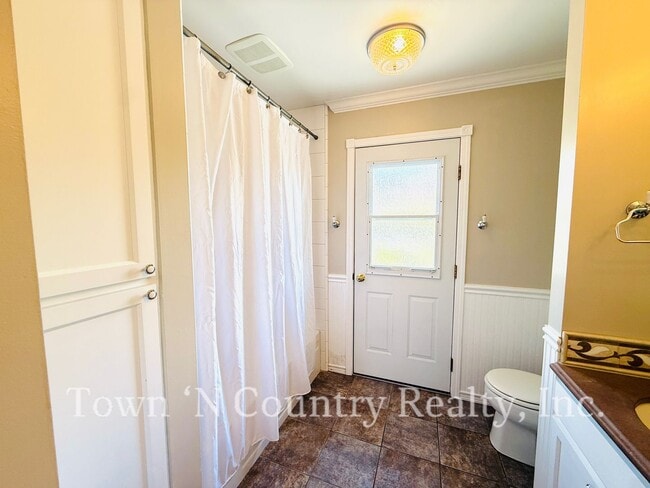 Building Photo - 22369 Ferdinand Ct