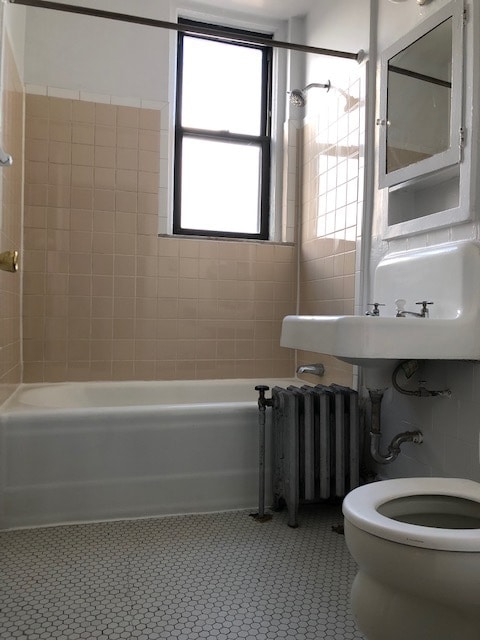 Building Photo - 3335 W Diversey Ave