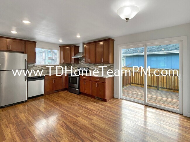 Building Photo - Charming 3-Bed Home with Granite Counterto...