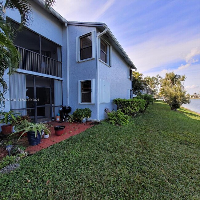 Building Photo - 1051 Jefferson Dr