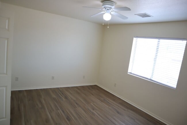 Building Photo - Cool Price, Hot Item!