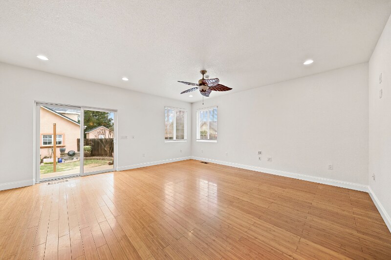 Building Photo - 8661 Elm Ave