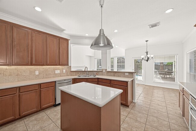 Building Photo - 24919 Spring Aspen Ct