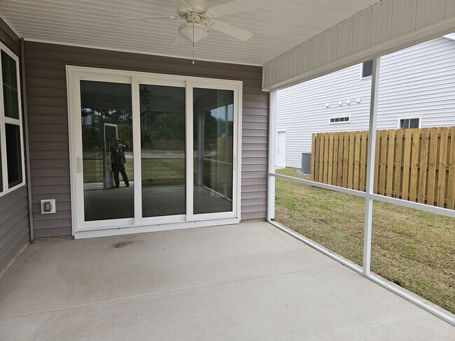 Building Photo - 4 bedroom, 3.5 bath Hampstead home in Magnolia Reserves Community