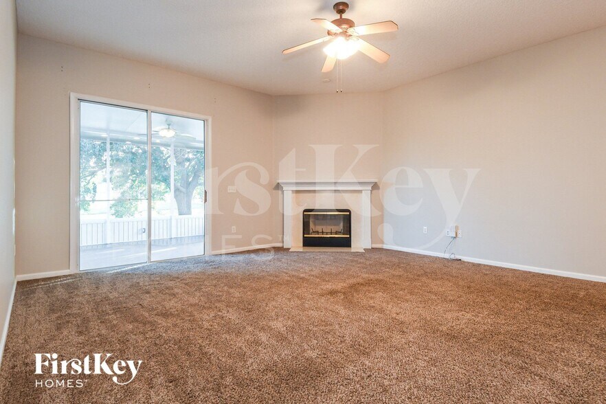 Building Photo - 848 MacKenzie Cir