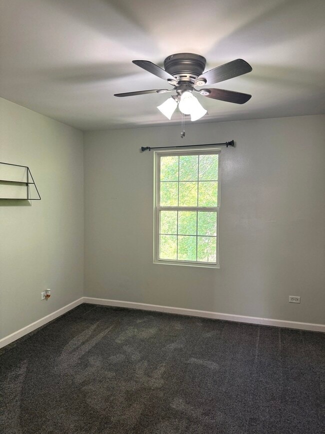 Building Photo - 4013 Oak Tree Ln