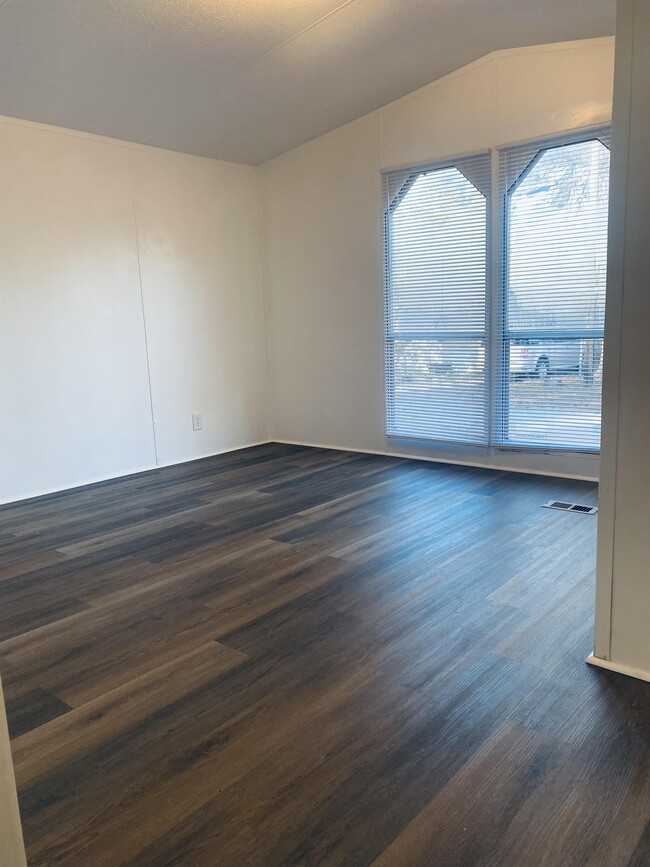 Building Photo - 918 Salters St