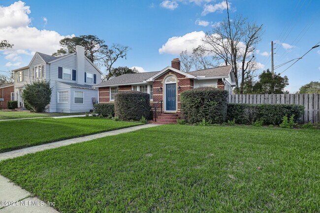 Building Photo - 1427 River Oaks Rd