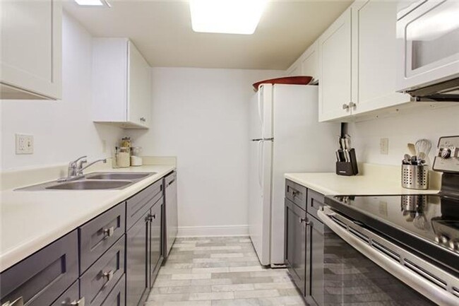 Building Photo - Condo unit in Gated community with open fl...