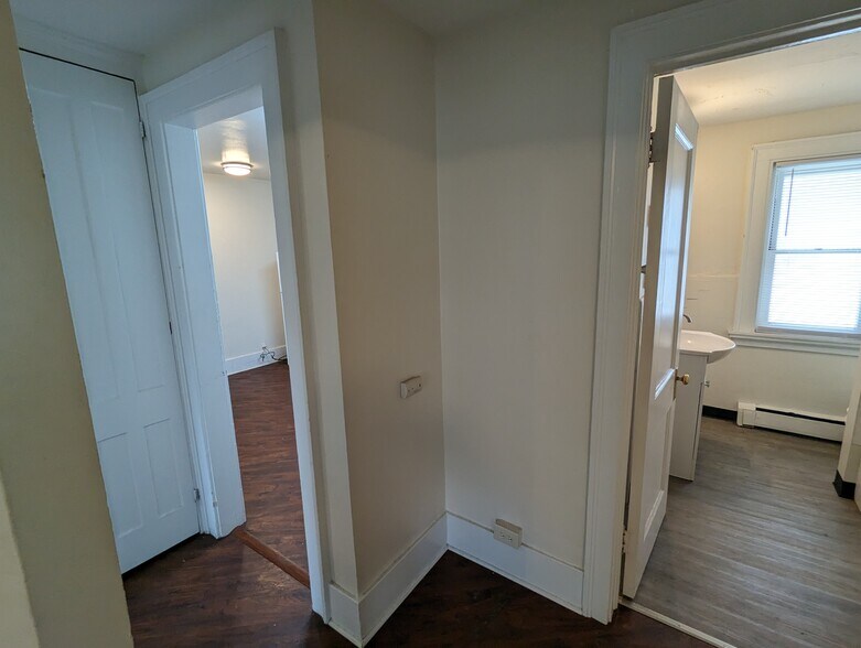 Building Photo - 608 Elmwood Ave