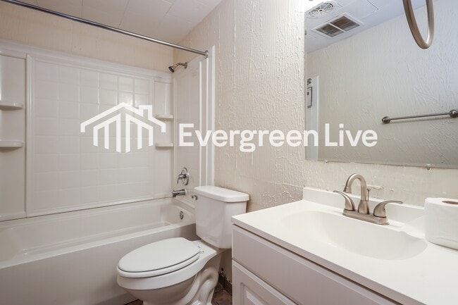 Building Photo - 107 W Leslie Ave