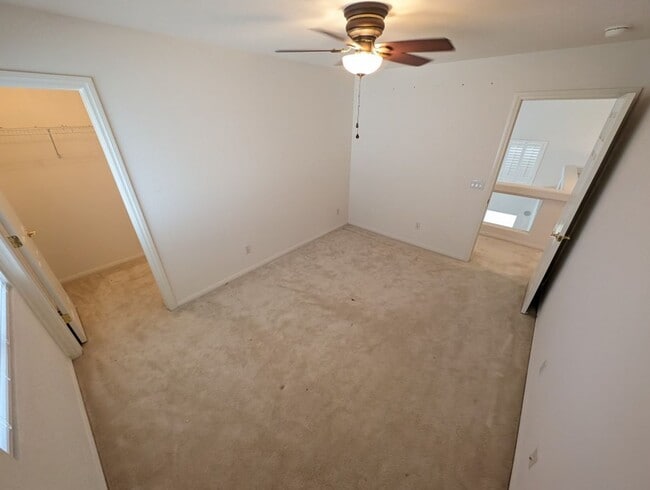 Building Photo - 10900 Royal Highlands St