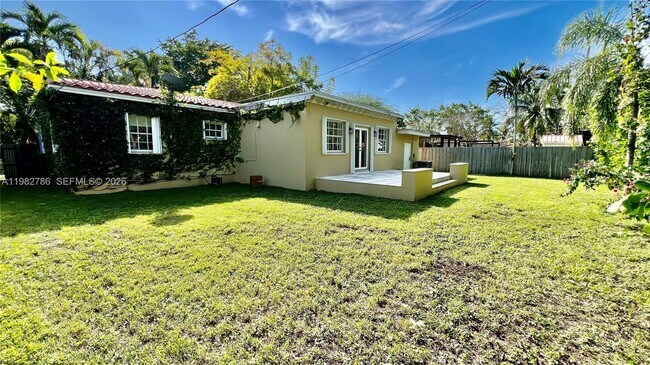 Building Photo - 5785 SW 54th Terrace