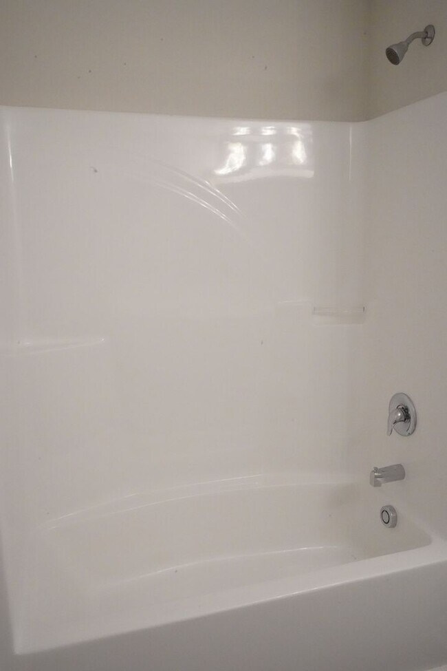 Building Photo - AVAILABLE NOW!