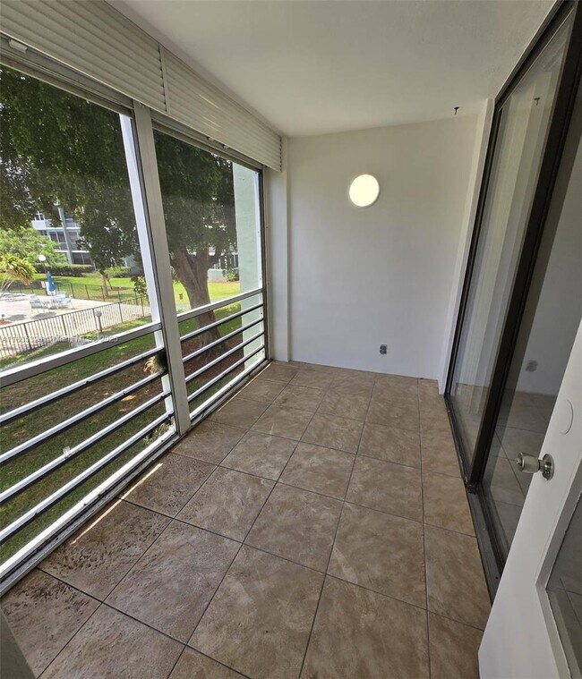 Building Photo - 2771 Taft St