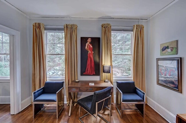 Building Photo - 518 Lamar Ave