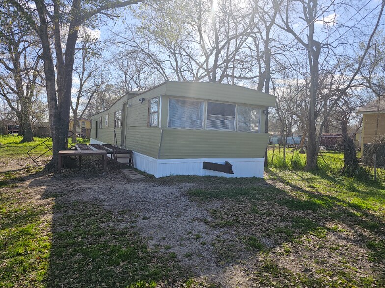 Primary Photo - 5526 Rotan Dr