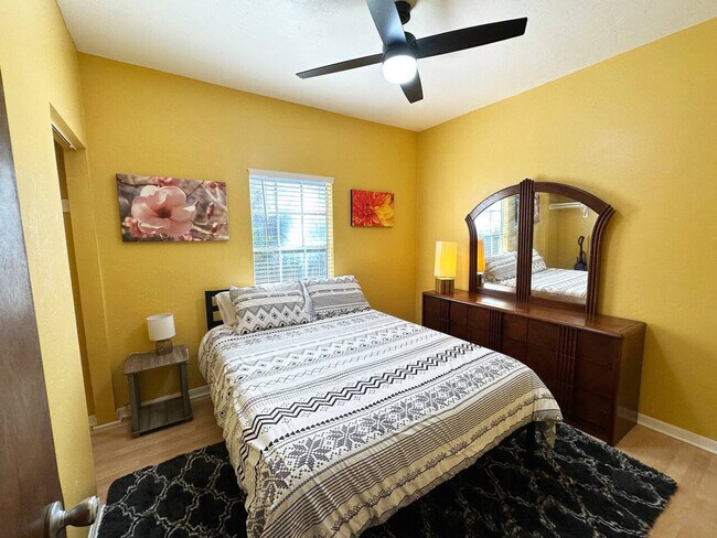 Building Photo - 408 NW 5th Ave