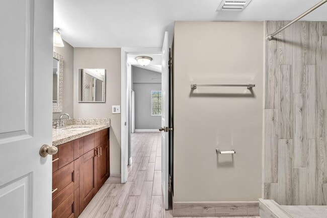 Building Photo - 2803 N Oakland Forest Dr