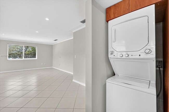 Building Photo - 349 Santander Ave