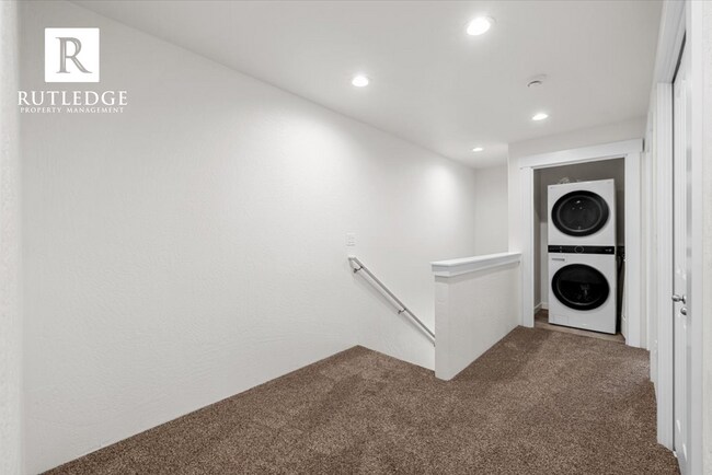 Building Photo - STUNNING 3 Bed / 2.5 Bath Brand New Townhome!!