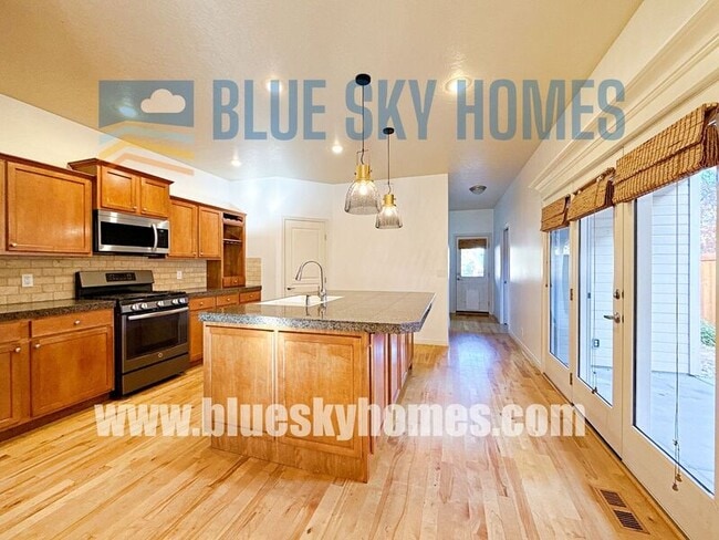 Building Photo - 988 Washakie St E