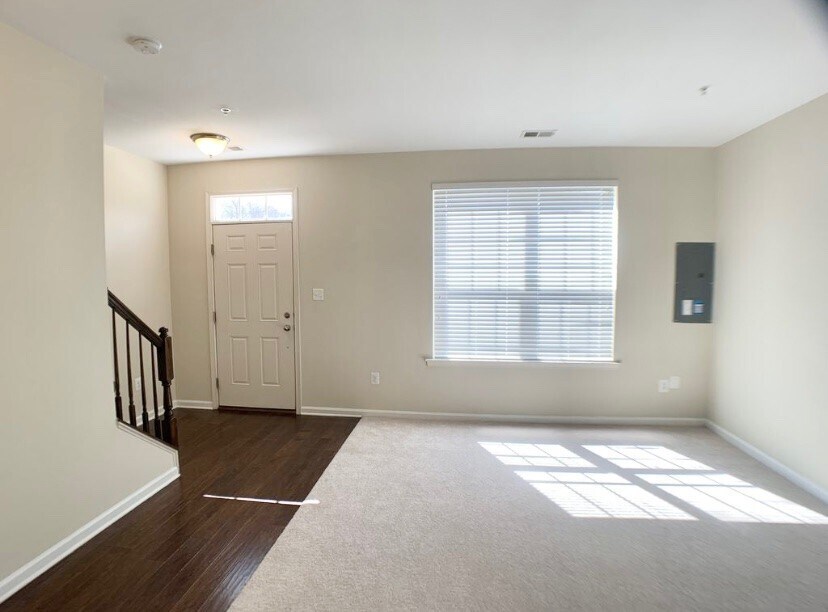 Building Photo - 512 Cobble Dr