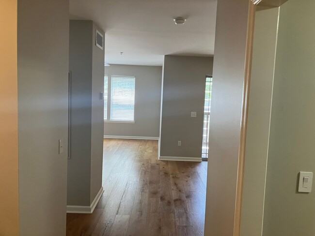 Building Photo - 2 Bedroom / 2.5 Bathroom @ Brighton Bay